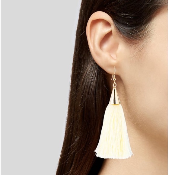 AN EDDIE BORGO CLASSIC, THE SMALL SILK TASSEL EARRINGS IVORY - Picture 1 of 2